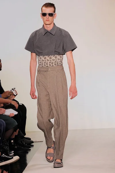 Look 15